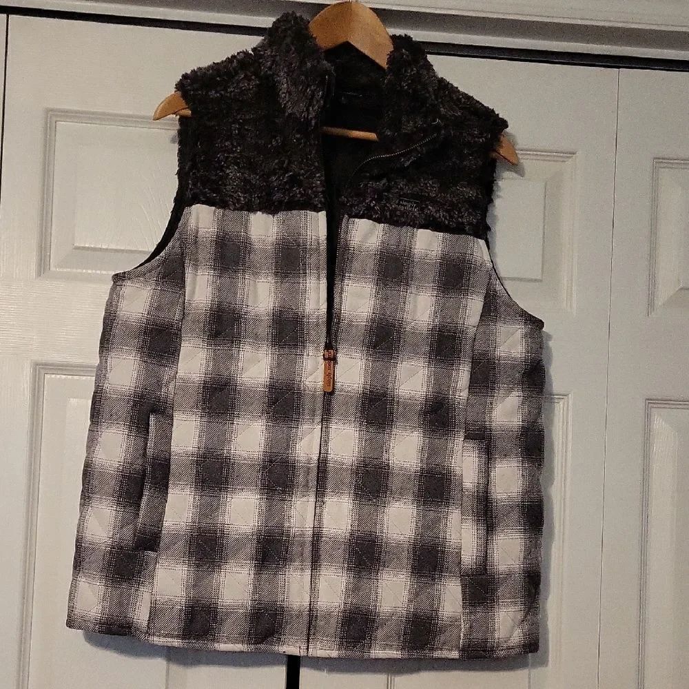 Chic Checkered Fleece Vest